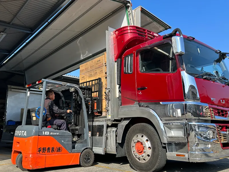 冷蔵コンテナ車で新鮮なままお届けする平野青果のこだわりにんじん